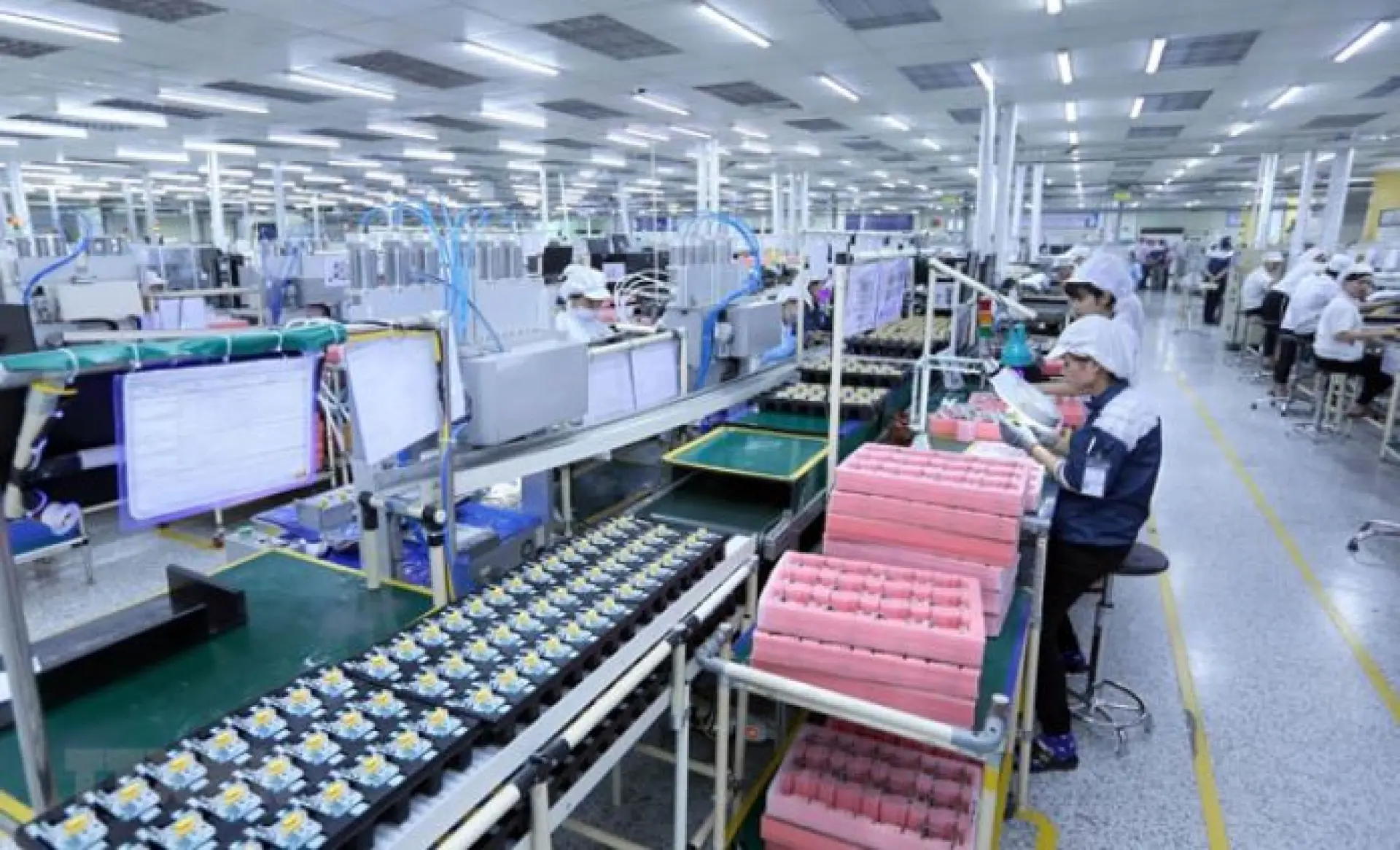 Tuyển 3 nam đi về rồi sang làm điện tử ở nhà máy Tái Nạc thế