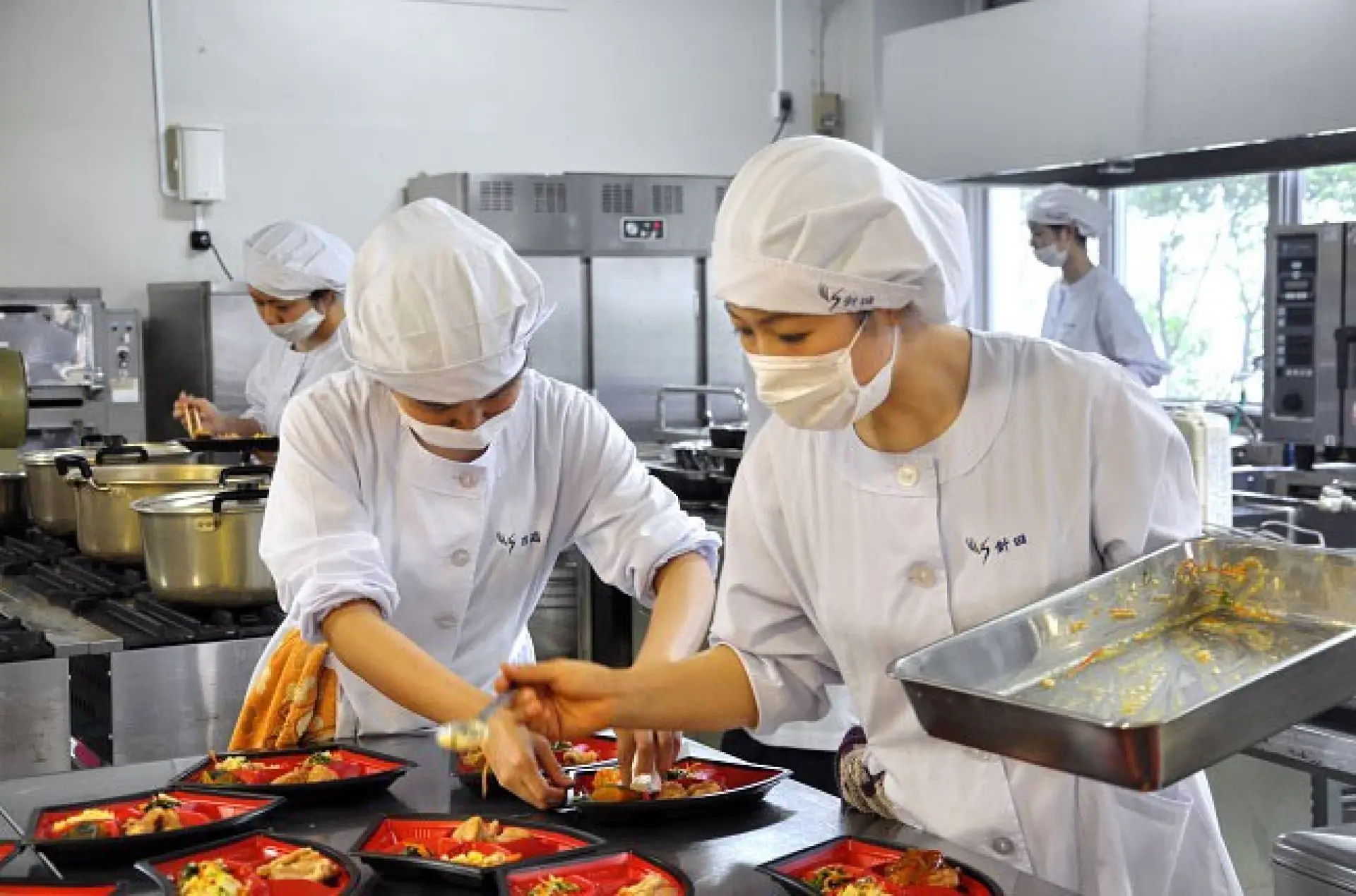 Tuyển 80 nữ chế biến đồ ăn sẵn tại Tokyo lương cực cao