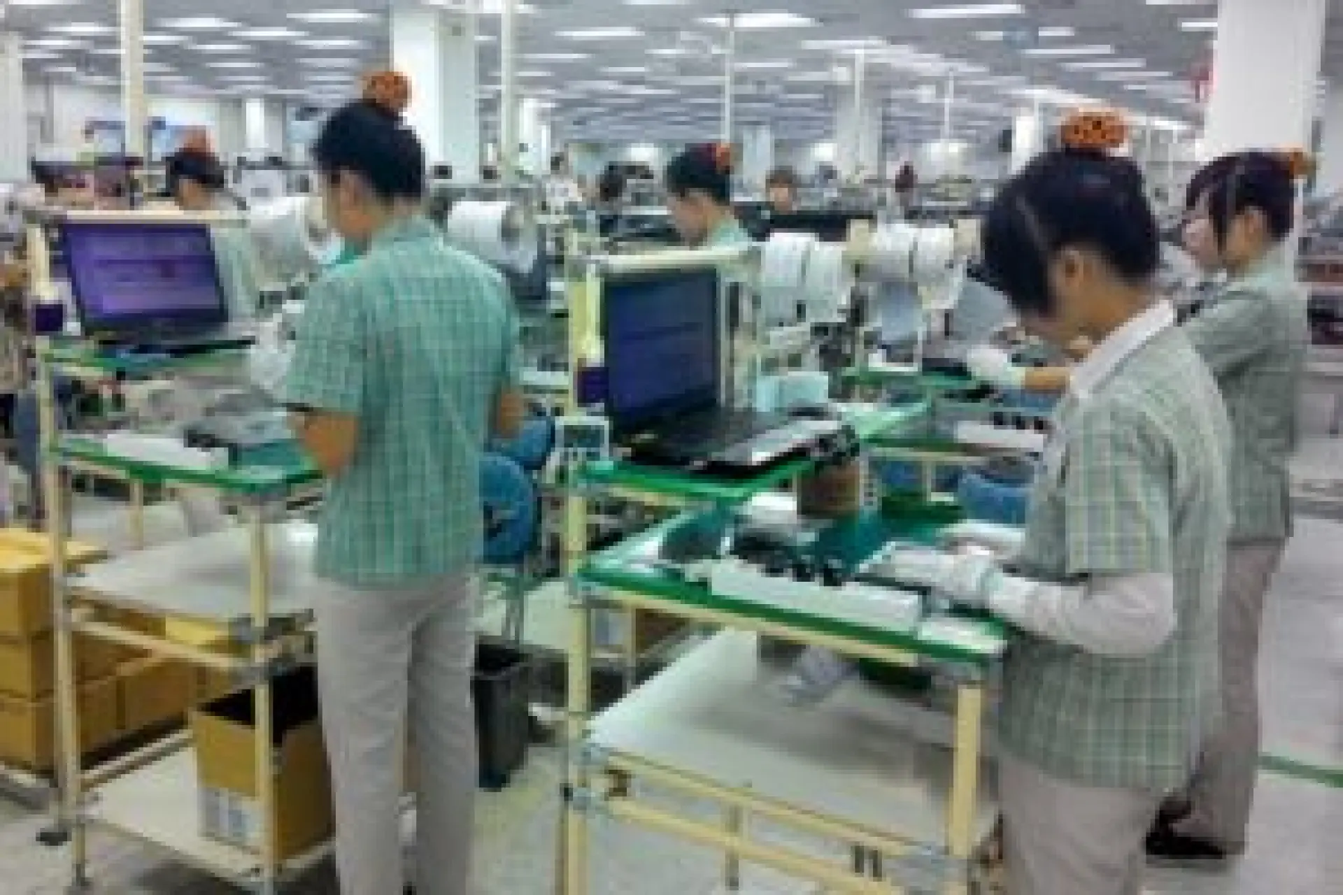 Tuyển 4 Nữ thao tác máy bắn nhựa tại Cao Hùng