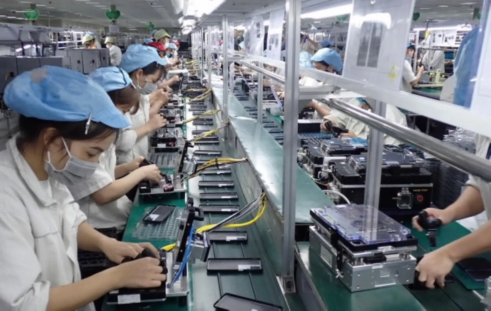 Tuyển 2 Nữ sản xuất linh kiện điện tử