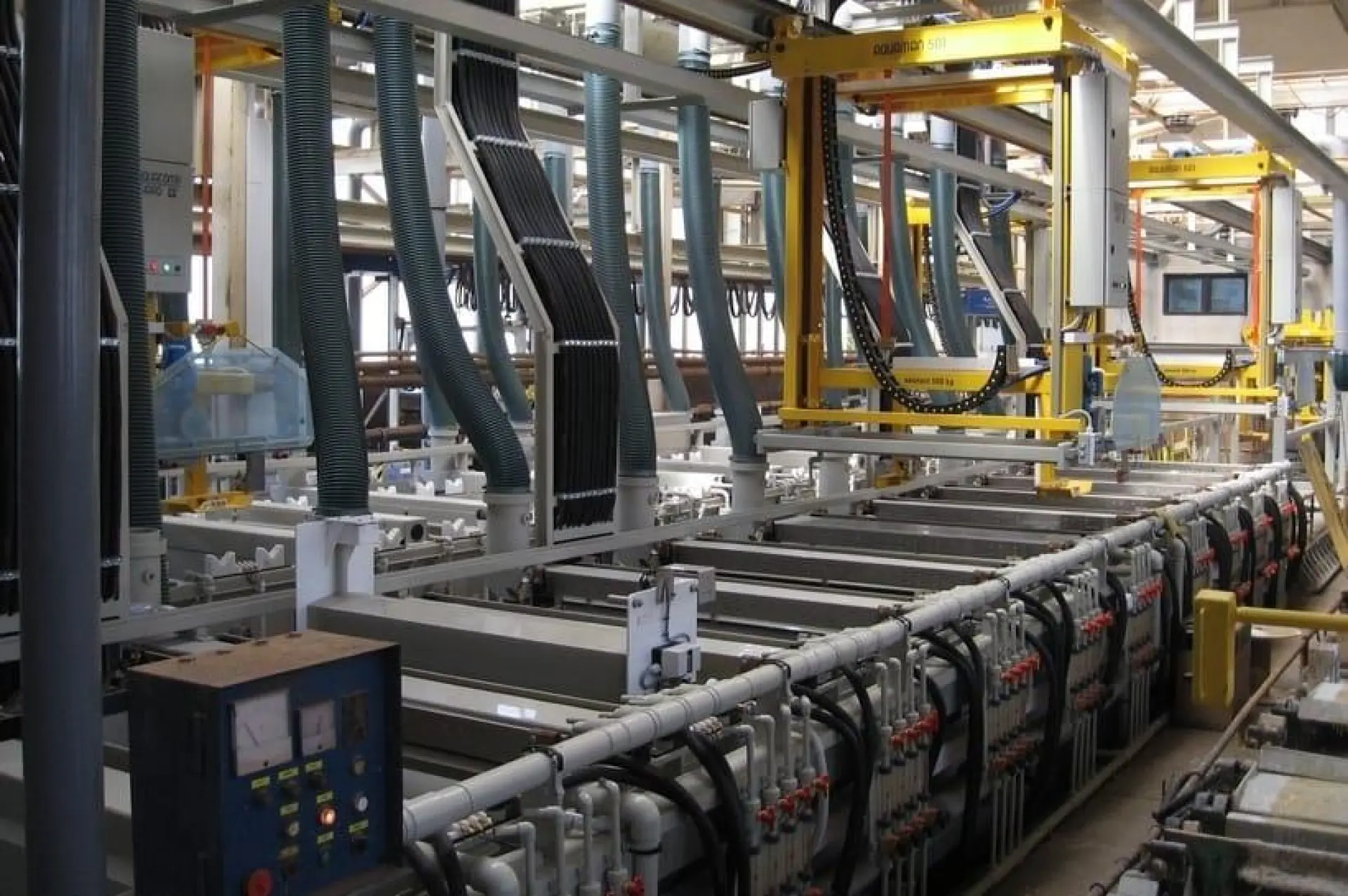Tuyển 2 Nữ thao tác máy mạ điện